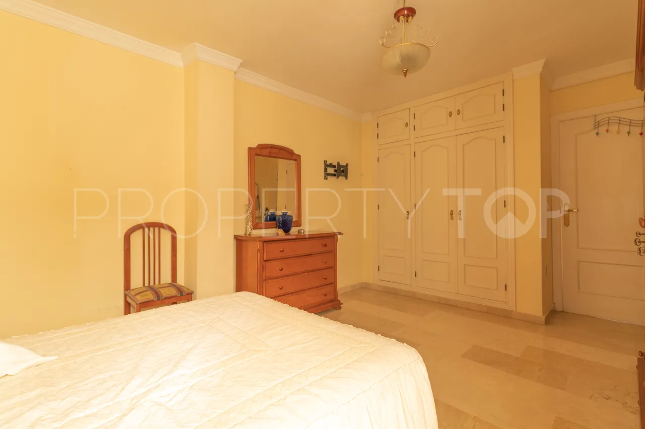 Estepona Ciudad, apartamento con 3 dormitorios a la venta