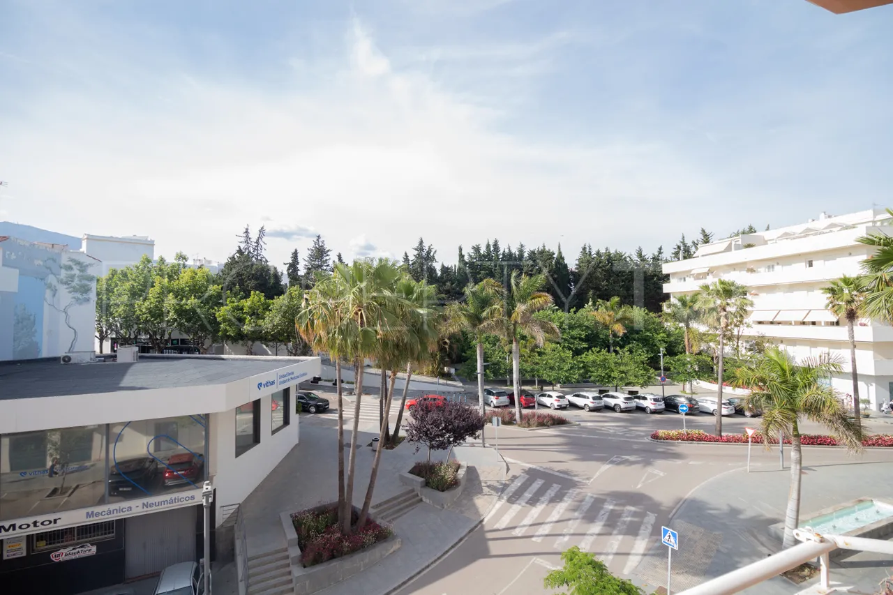 Estepona Ciudad, apartamento con 3 dormitorios a la venta