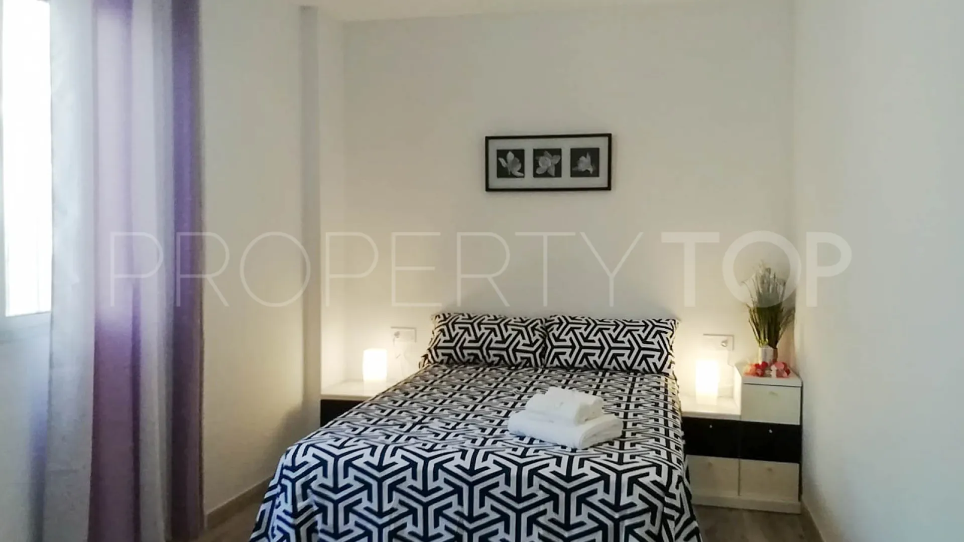 Apartment with 4 bedrooms for sale in Estepona Centre