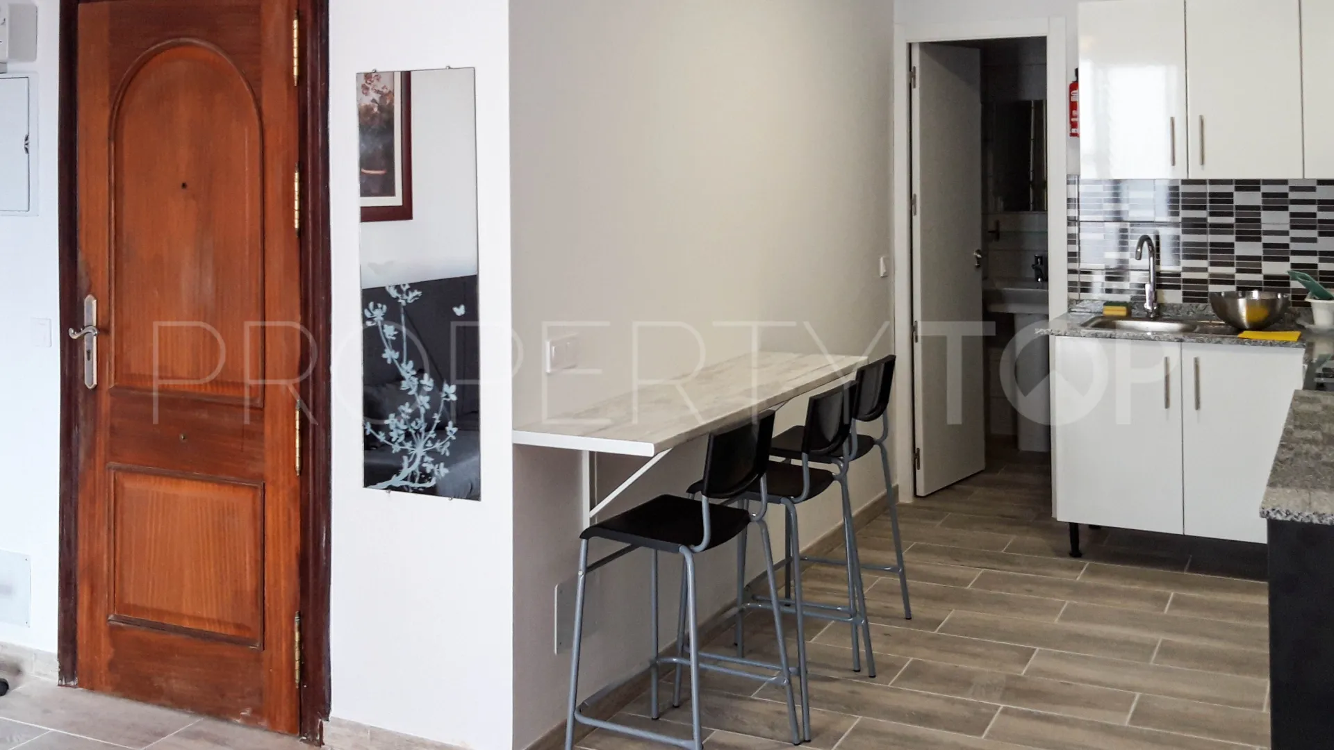 Apartment with 4 bedrooms for sale in Estepona Centre