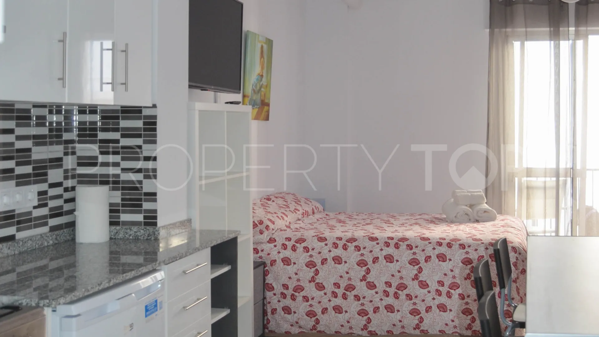Apartment with 4 bedrooms for sale in Estepona Centre