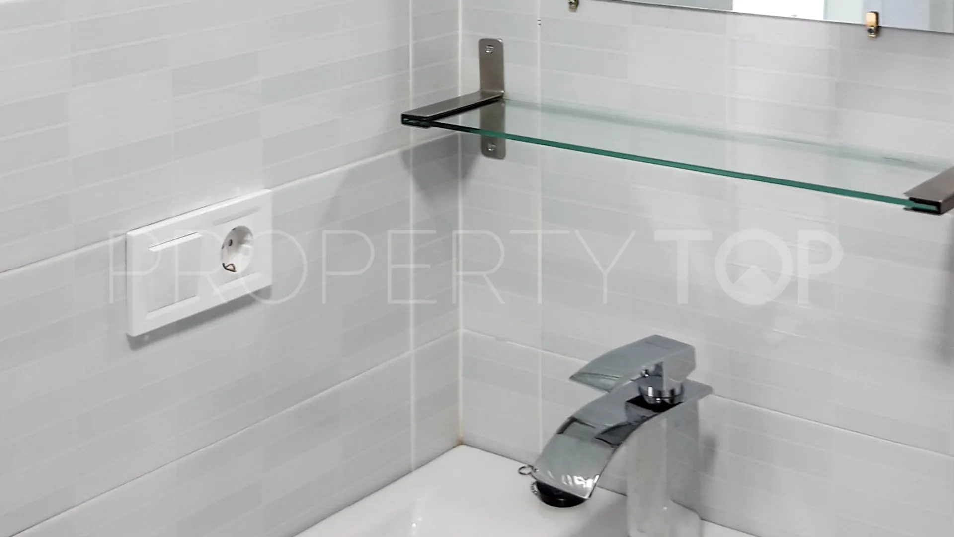 Apartment with 4 bedrooms for sale in Estepona Centre