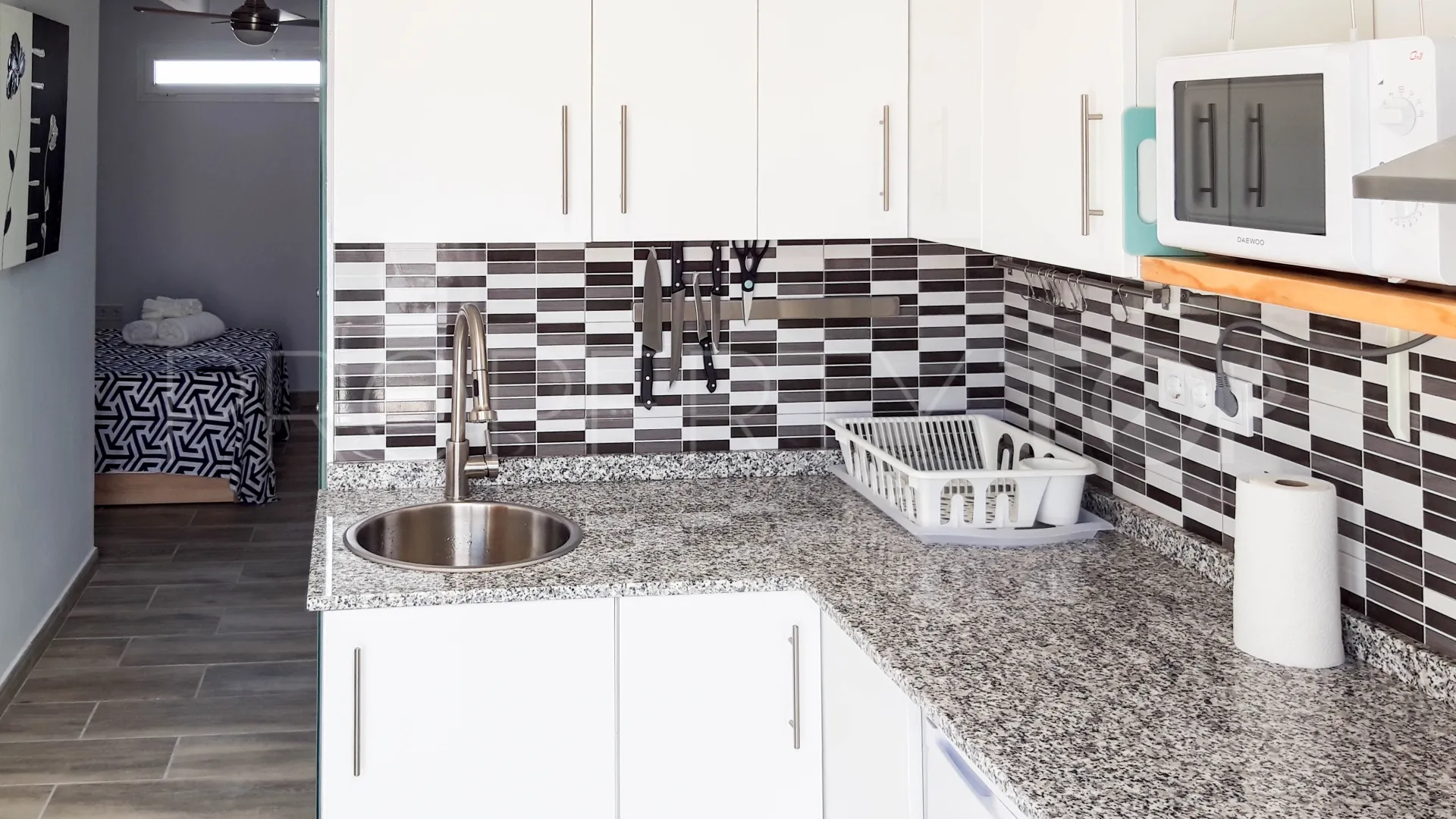 Apartment with 4 bedrooms for sale in Estepona Centre