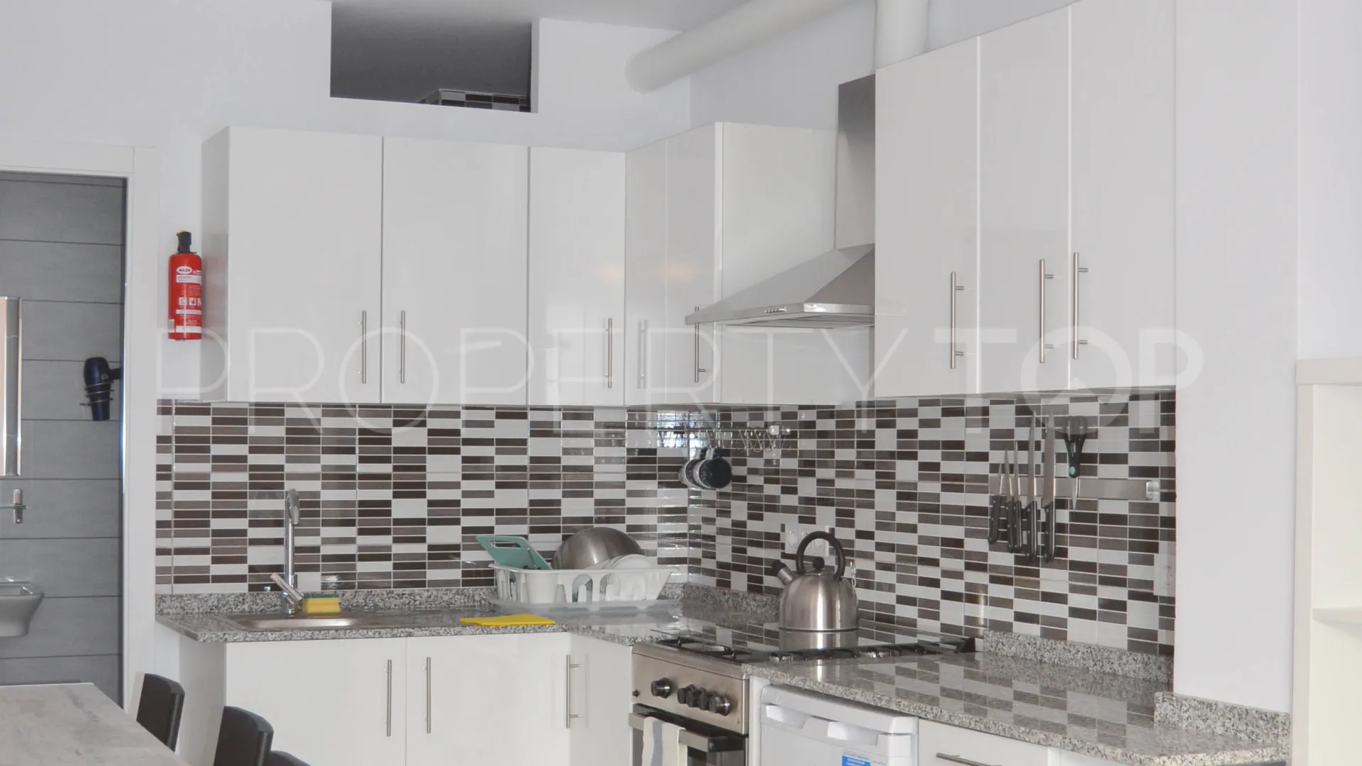 Apartment with 4 bedrooms for sale in Estepona Centre