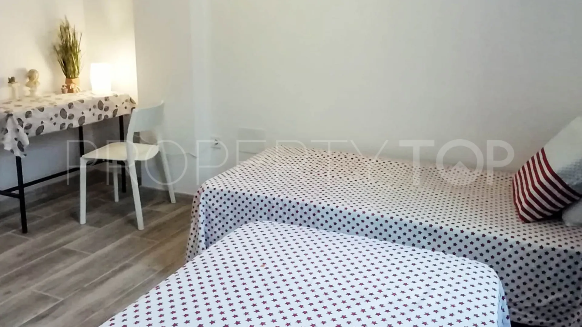 Apartment with 4 bedrooms for sale in Estepona Centre