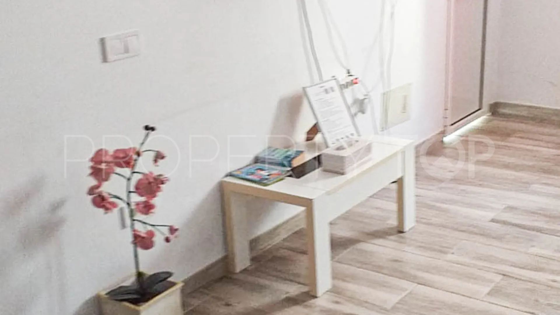 Apartment with 4 bedrooms for sale in Estepona Centre