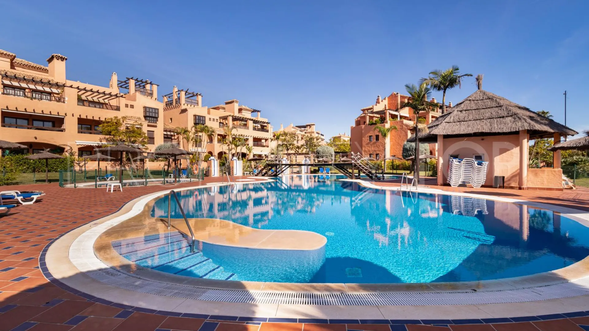 Apartment with 4 bedrooms for sale in Estepona East