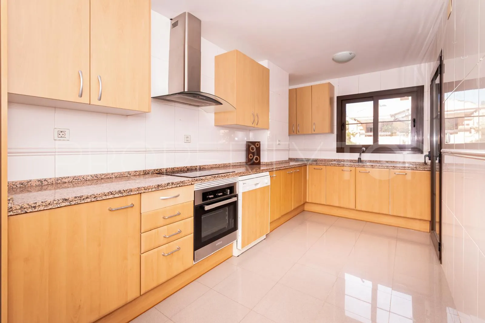 Apartment with 4 bedrooms for sale in Estepona East