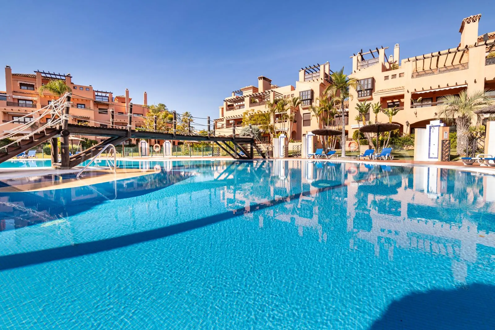 Apartment with 4 bedrooms for sale in Estepona East