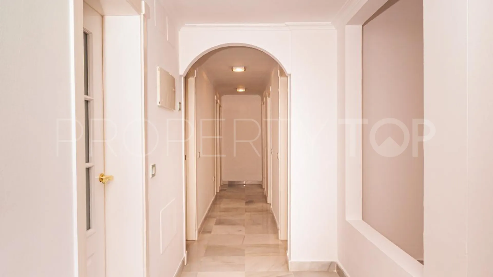 Apartment with 4 bedrooms for sale in Estepona East