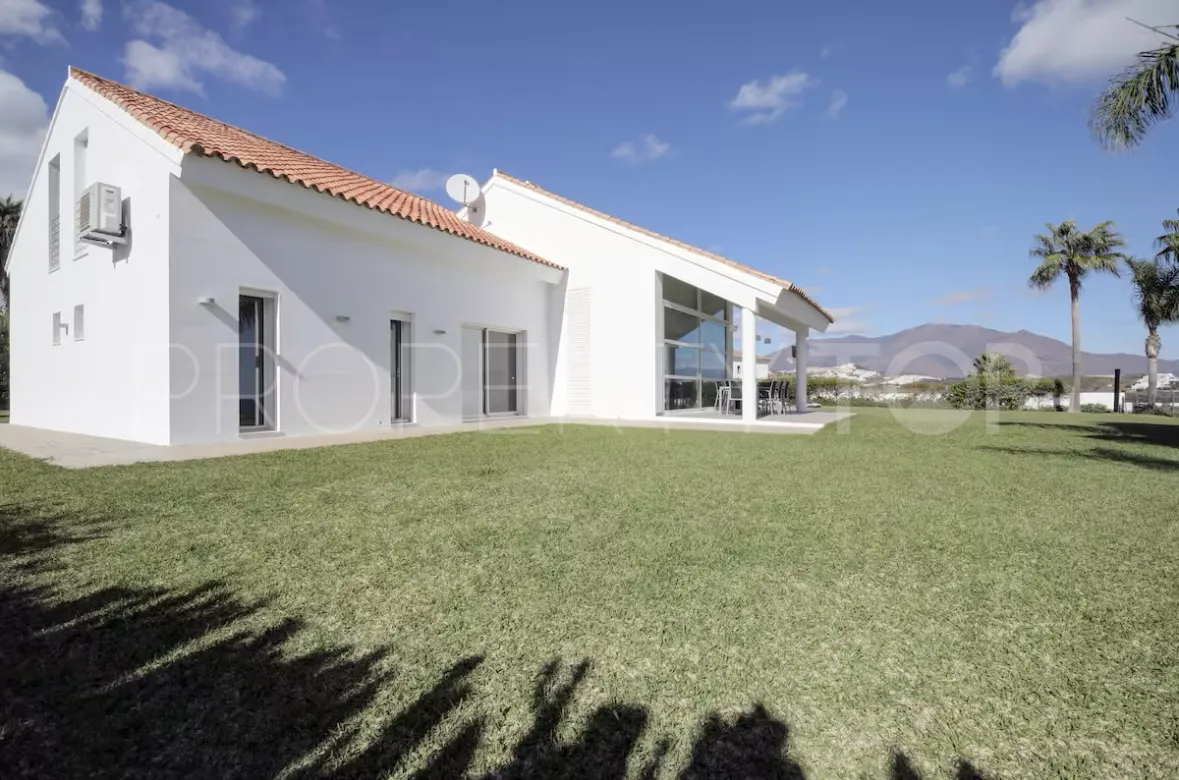 6 bedrooms villa in Manilva Beach for sale