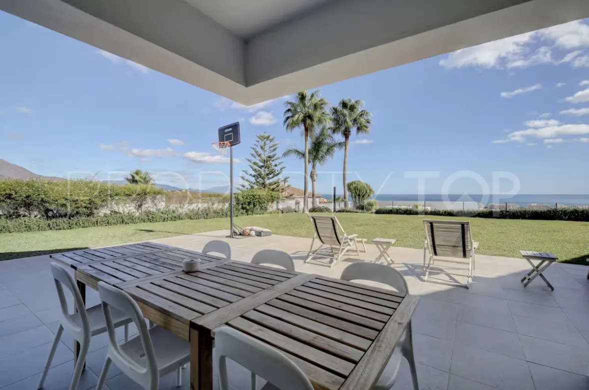 6 bedrooms villa in Manilva Beach for sale