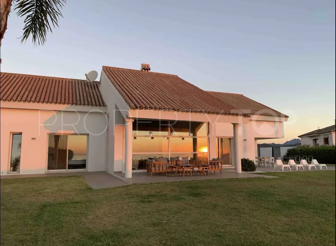 6 bedrooms villa in Manilva Beach for sale
