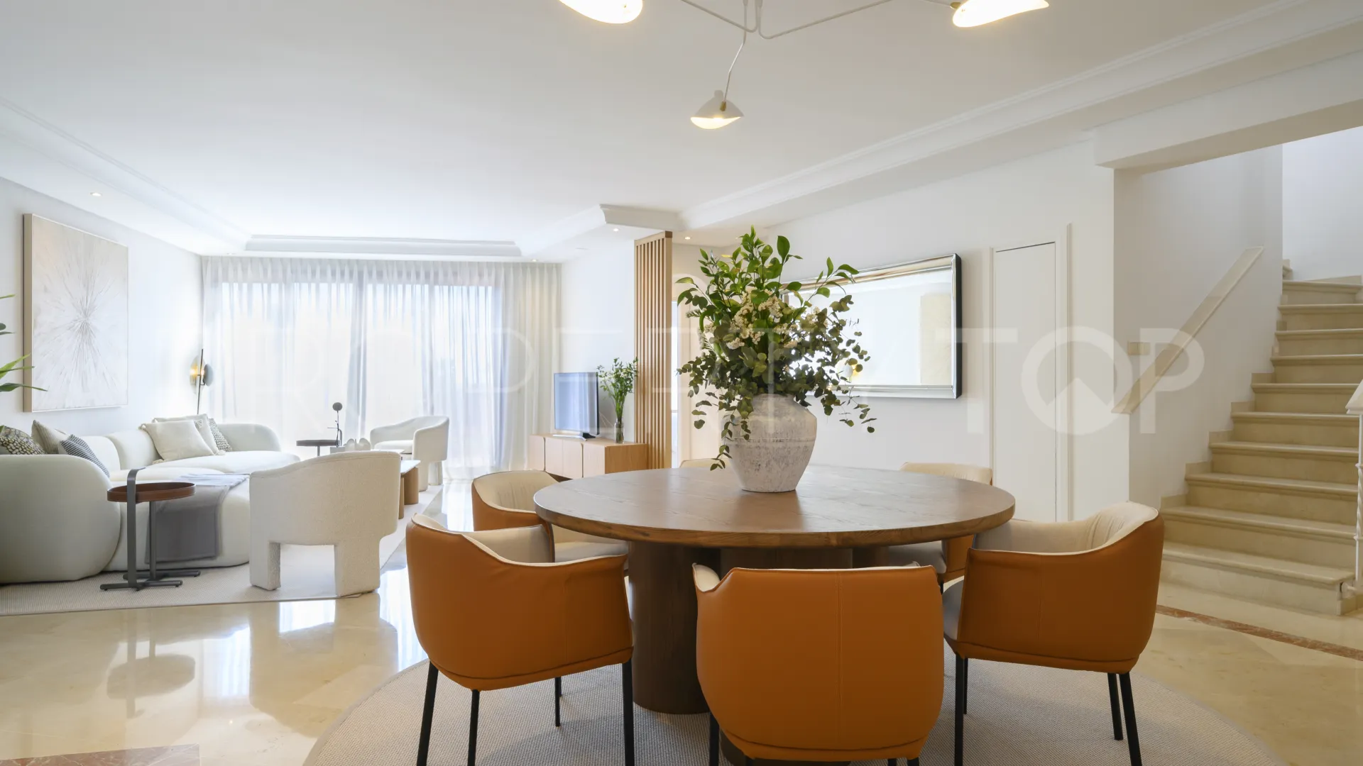 Atico duplex con 3 dormitorios en venta en Beach Side New Golden Mile