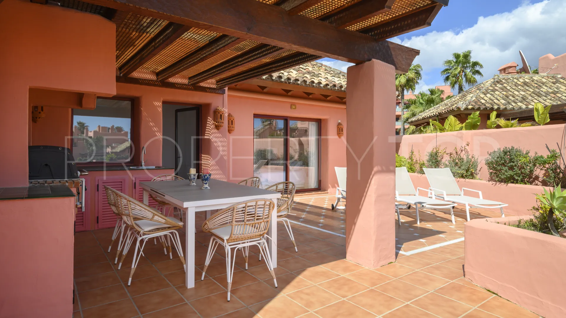 Atico duplex con 3 dormitorios en venta en Beach Side New Golden Mile