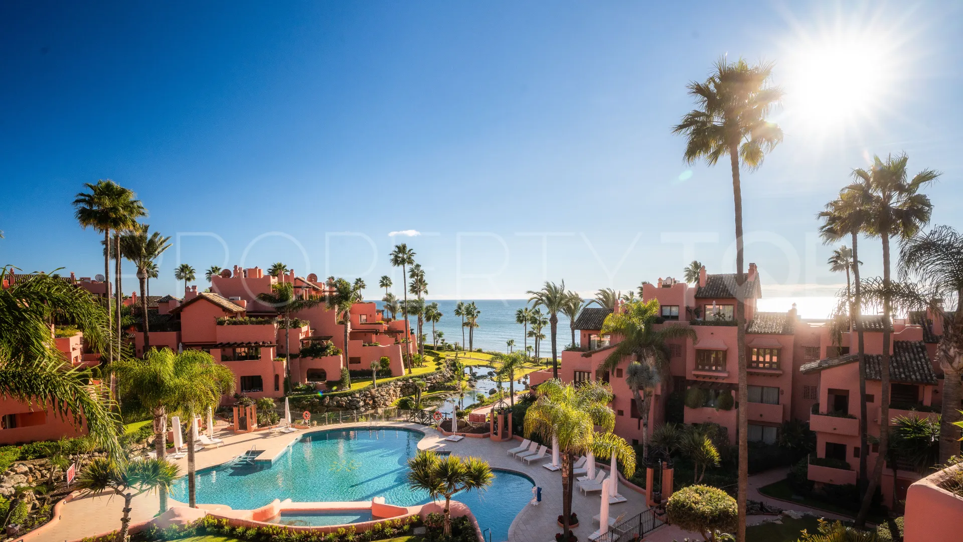 Atico duplex con 3 dormitorios en venta en Beach Side New Golden Mile