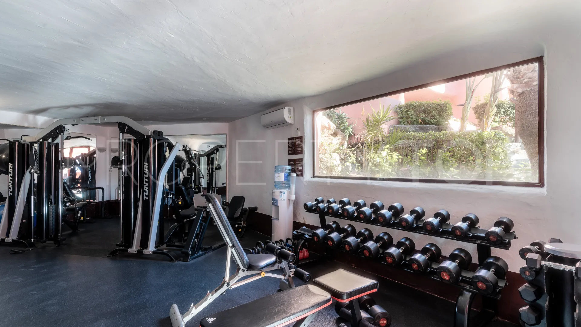 Atico duplex con 3 dormitorios en venta en Beach Side New Golden Mile