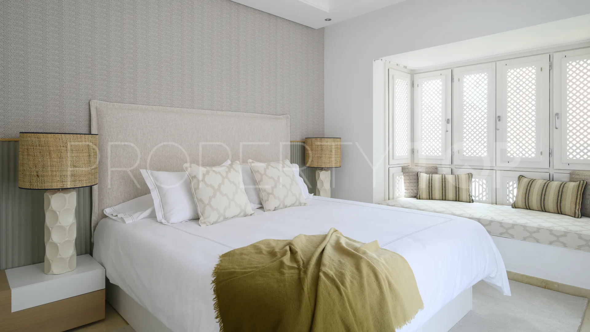 Atico duplex con 3 dormitorios en venta en Beach Side New Golden Mile