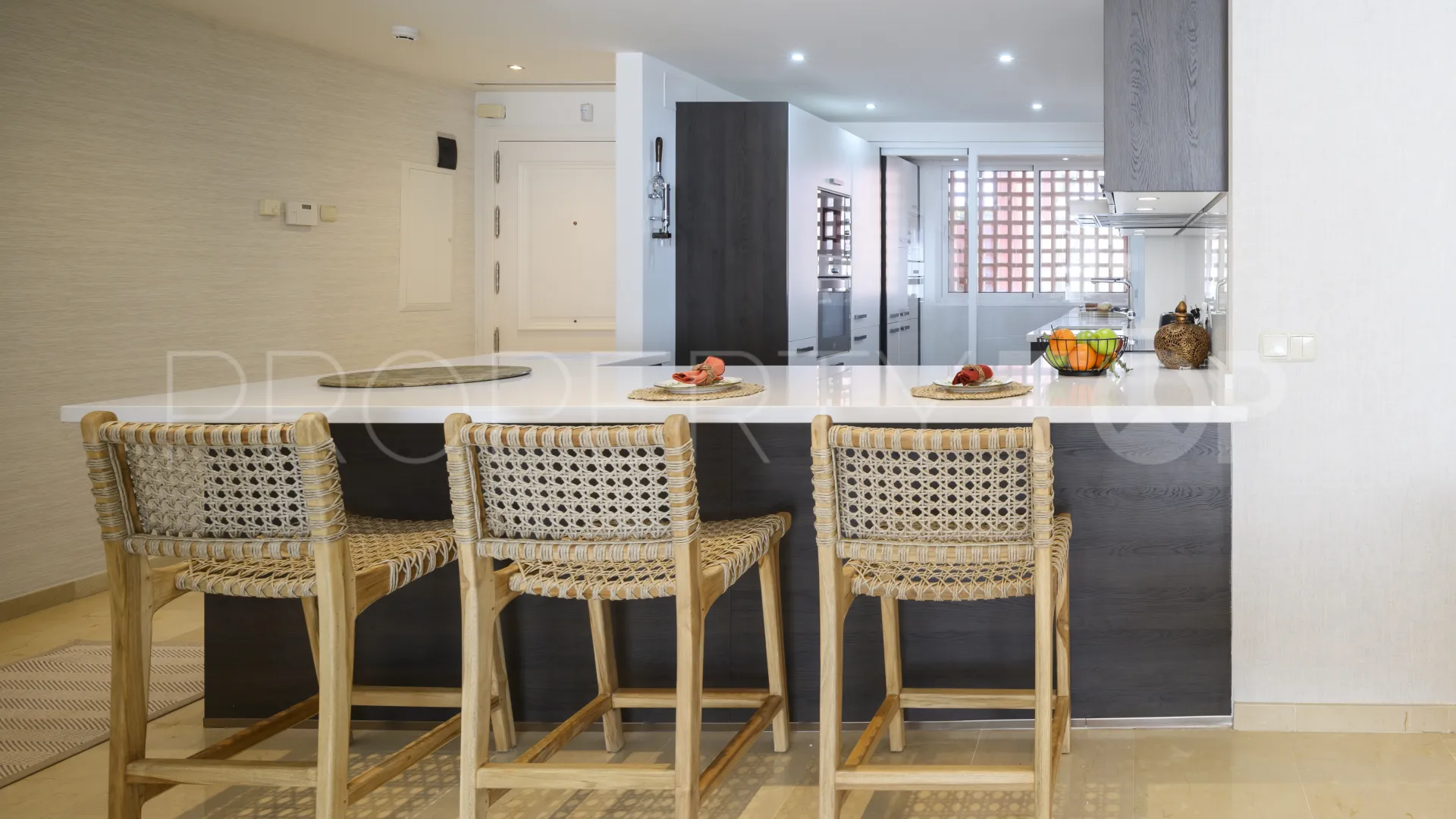 Atico duplex con 3 dormitorios en venta en Beach Side New Golden Mile