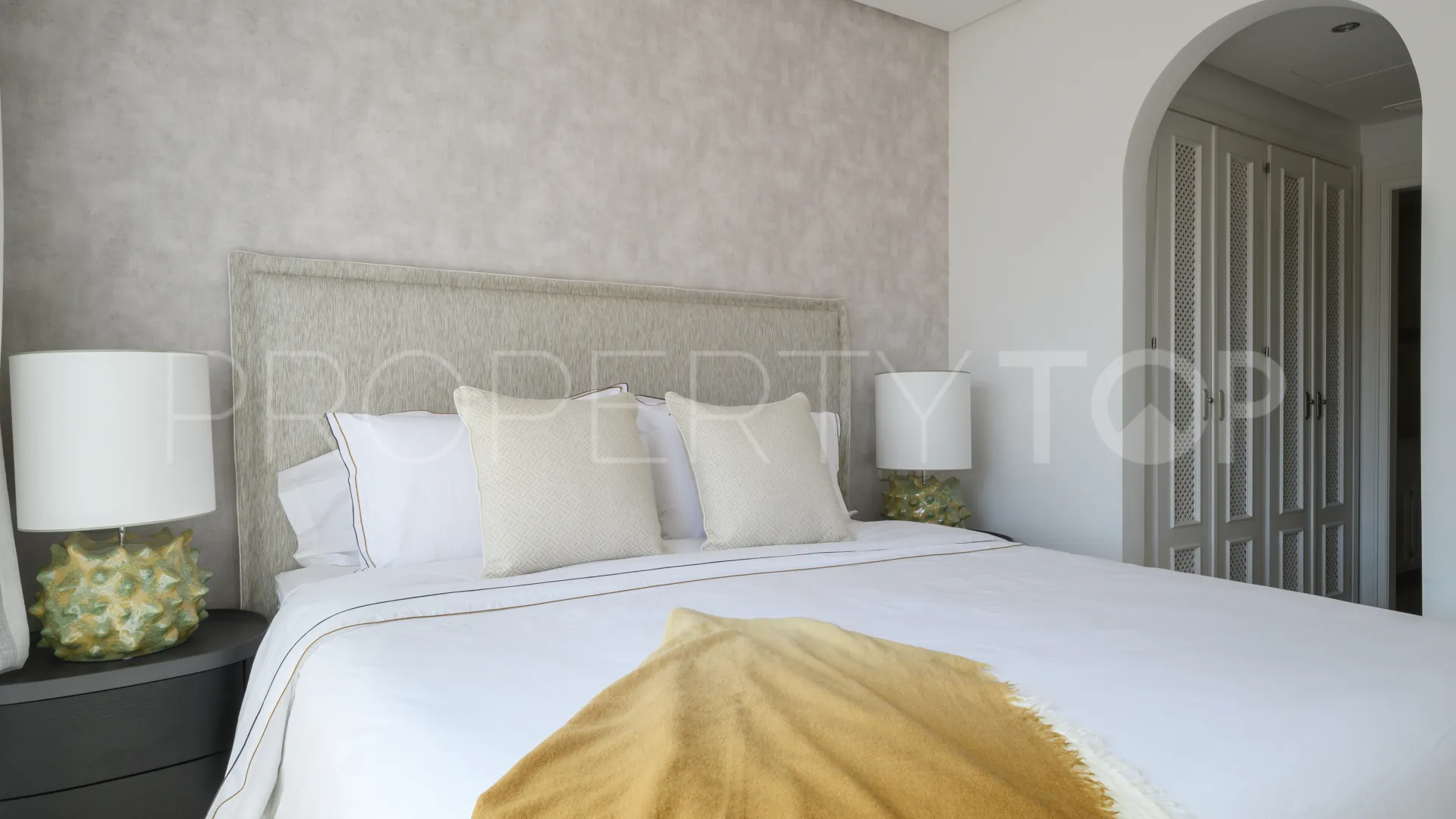 Atico duplex con 3 dormitorios en venta en Beach Side New Golden Mile