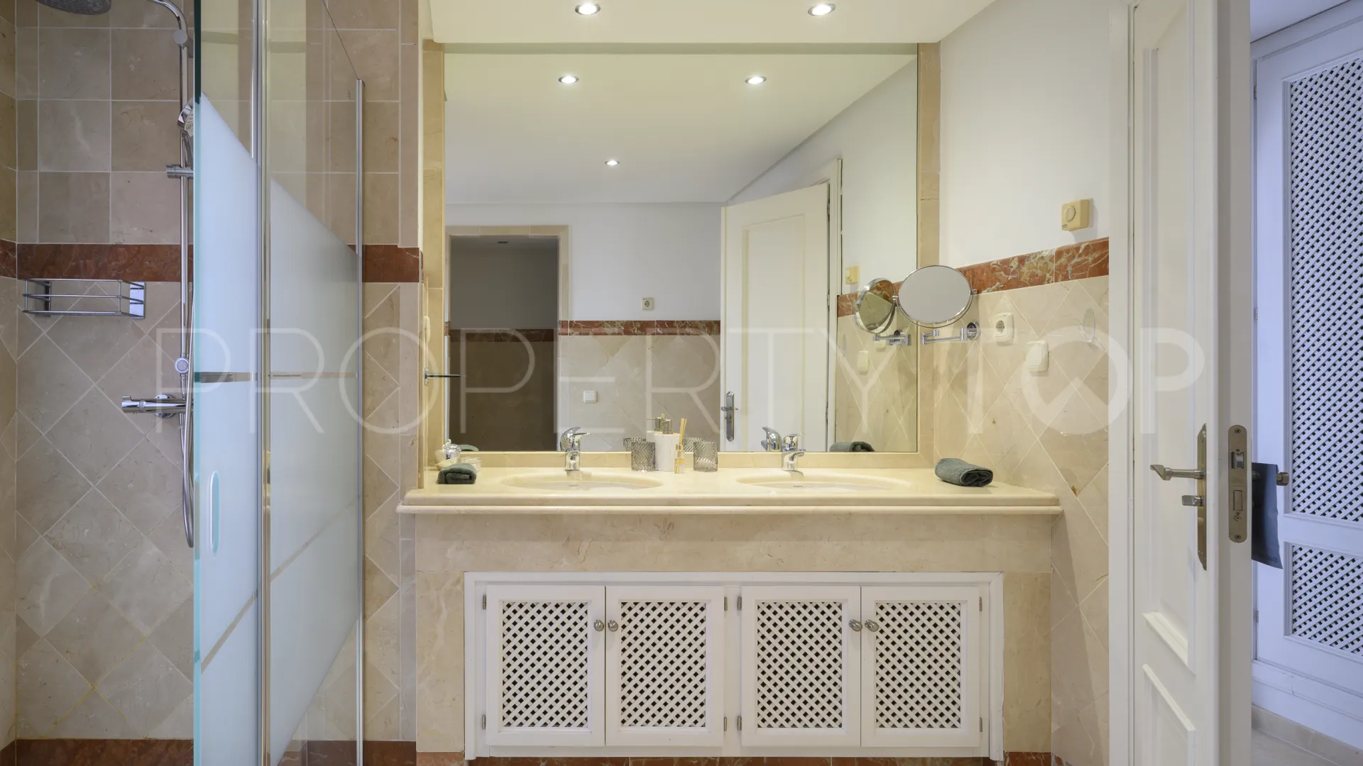 Atico duplex con 3 dormitorios en venta en Beach Side New Golden Mile