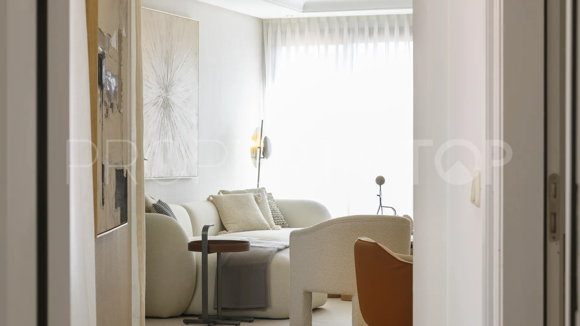 Atico duplex con 3 dormitorios en venta en Beach Side New Golden Mile
