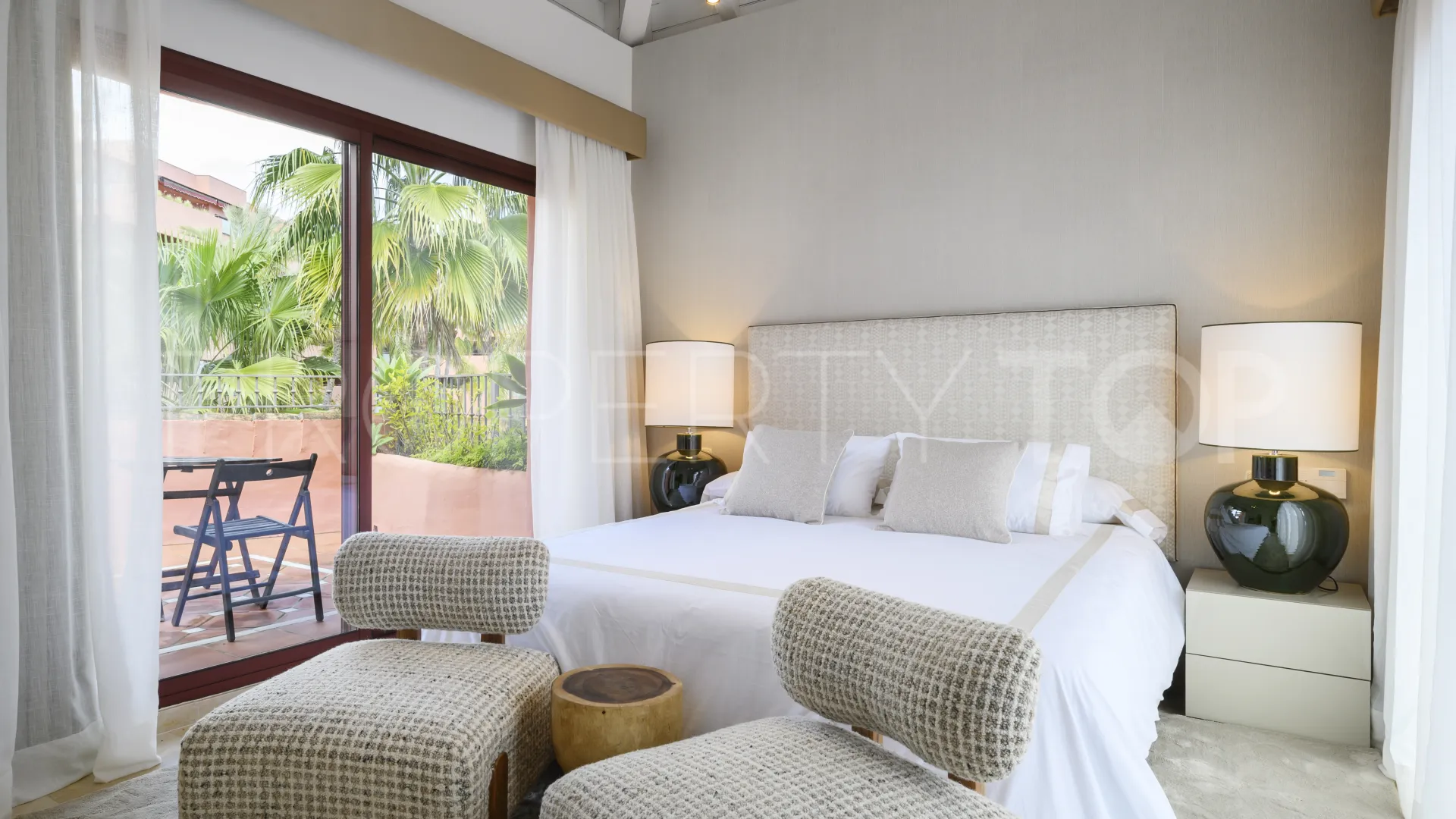 Atico duplex con 3 dormitorios en venta en Beach Side New Golden Mile