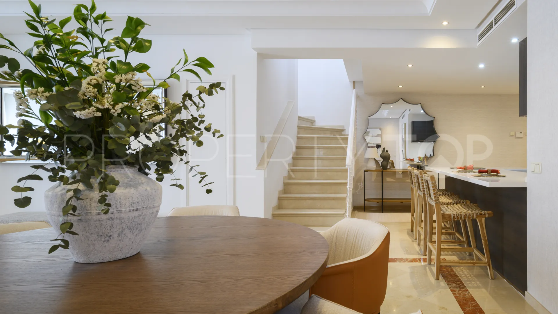 Atico duplex con 3 dormitorios en venta en Beach Side New Golden Mile
