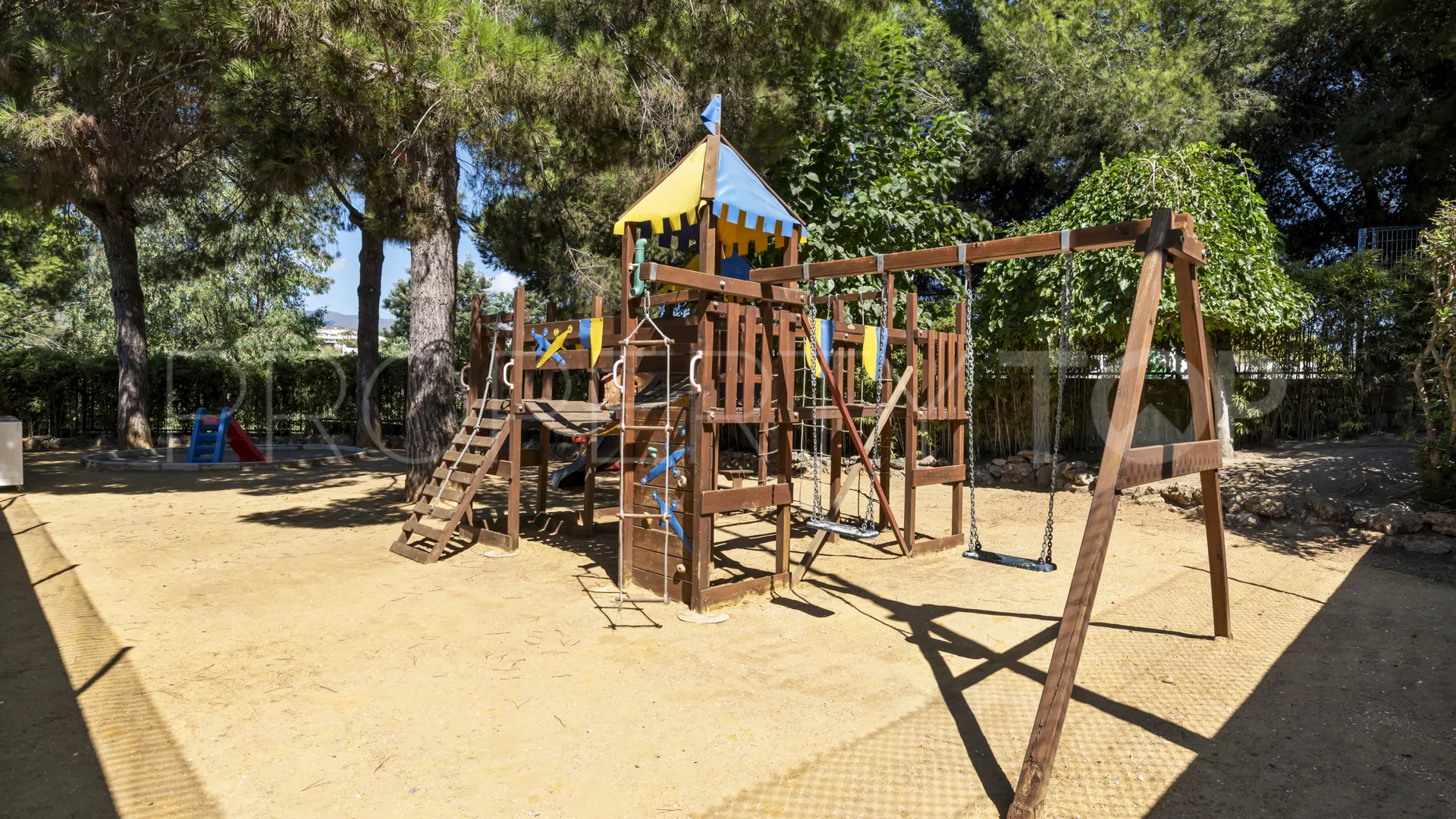 Se vende apartamento con 3 dormitorios en New Golden Mile