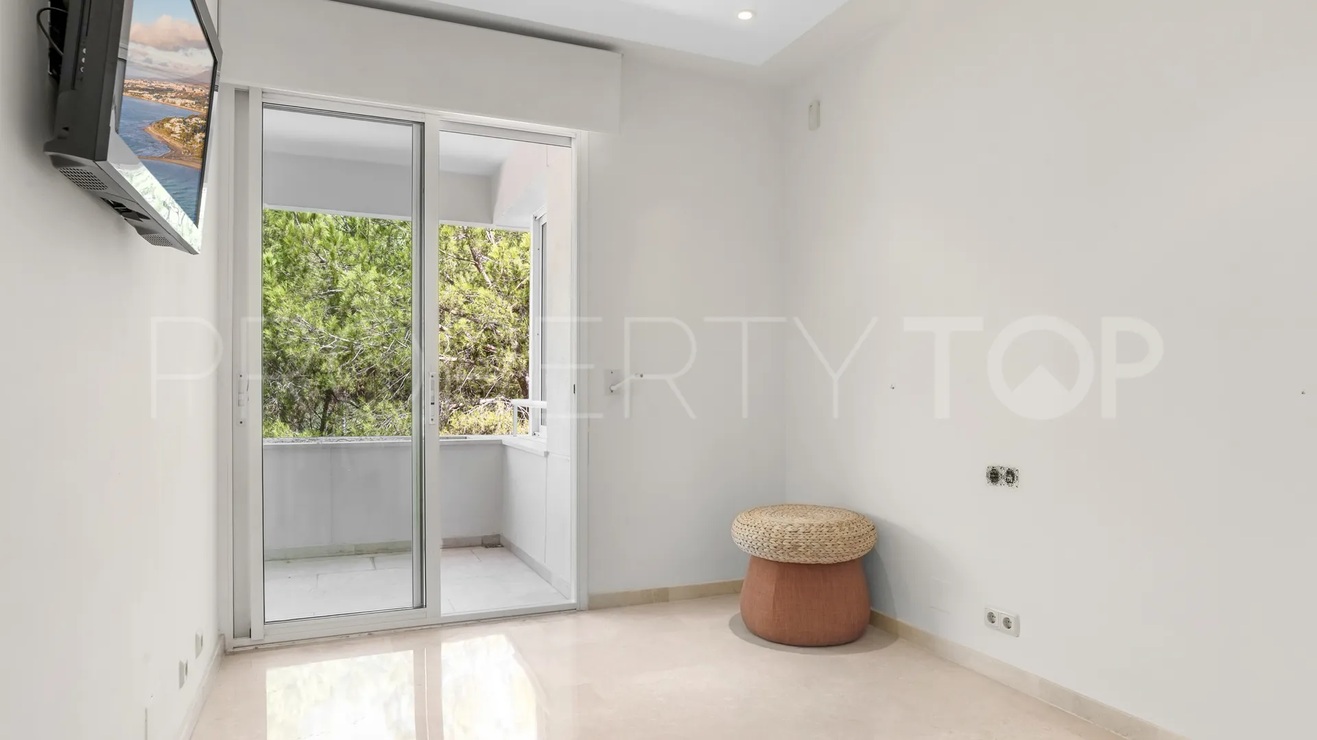Se vende apartamento con 3 dormitorios en New Golden Mile