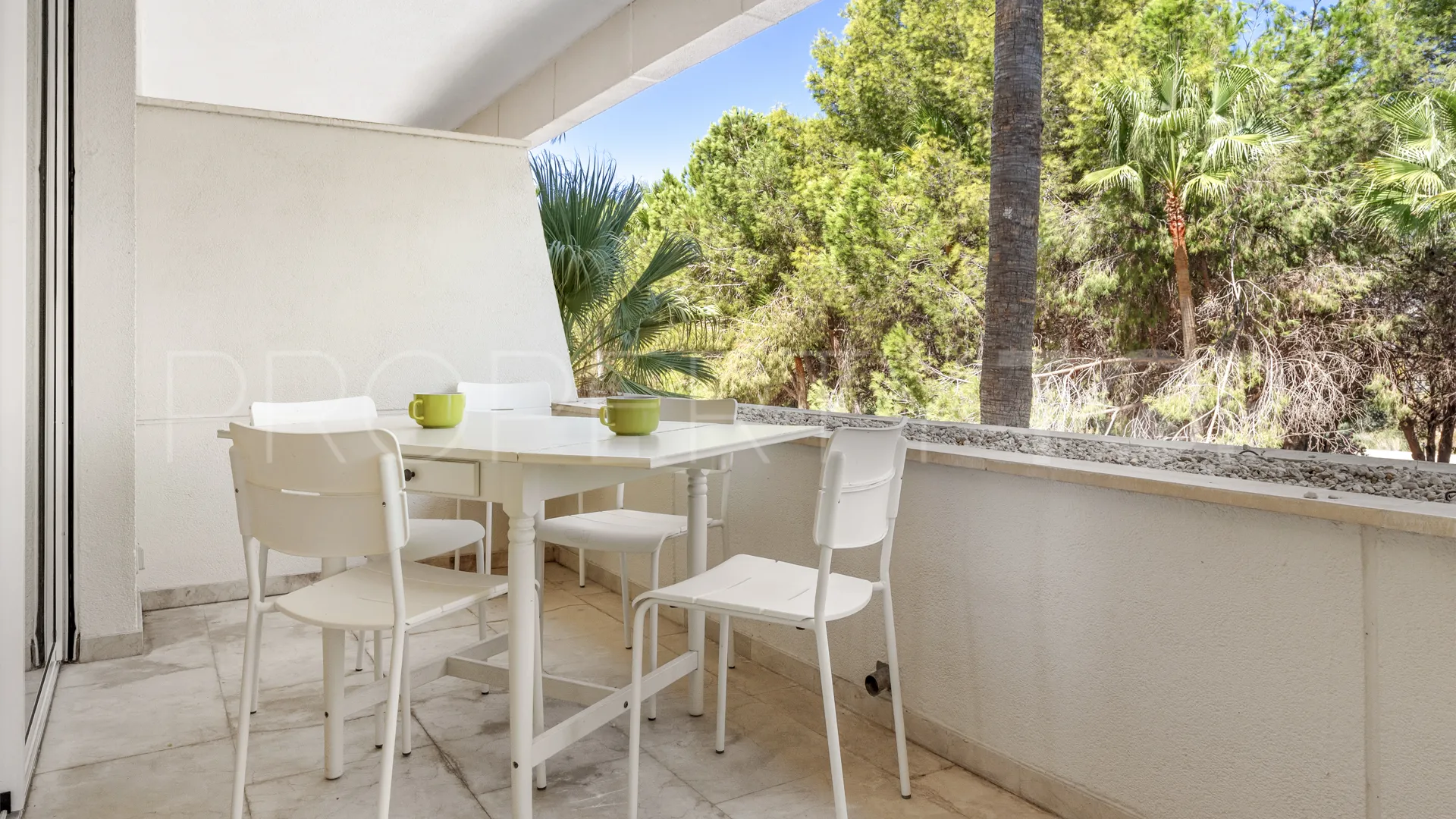 Se vende apartamento con 3 dormitorios en New Golden Mile