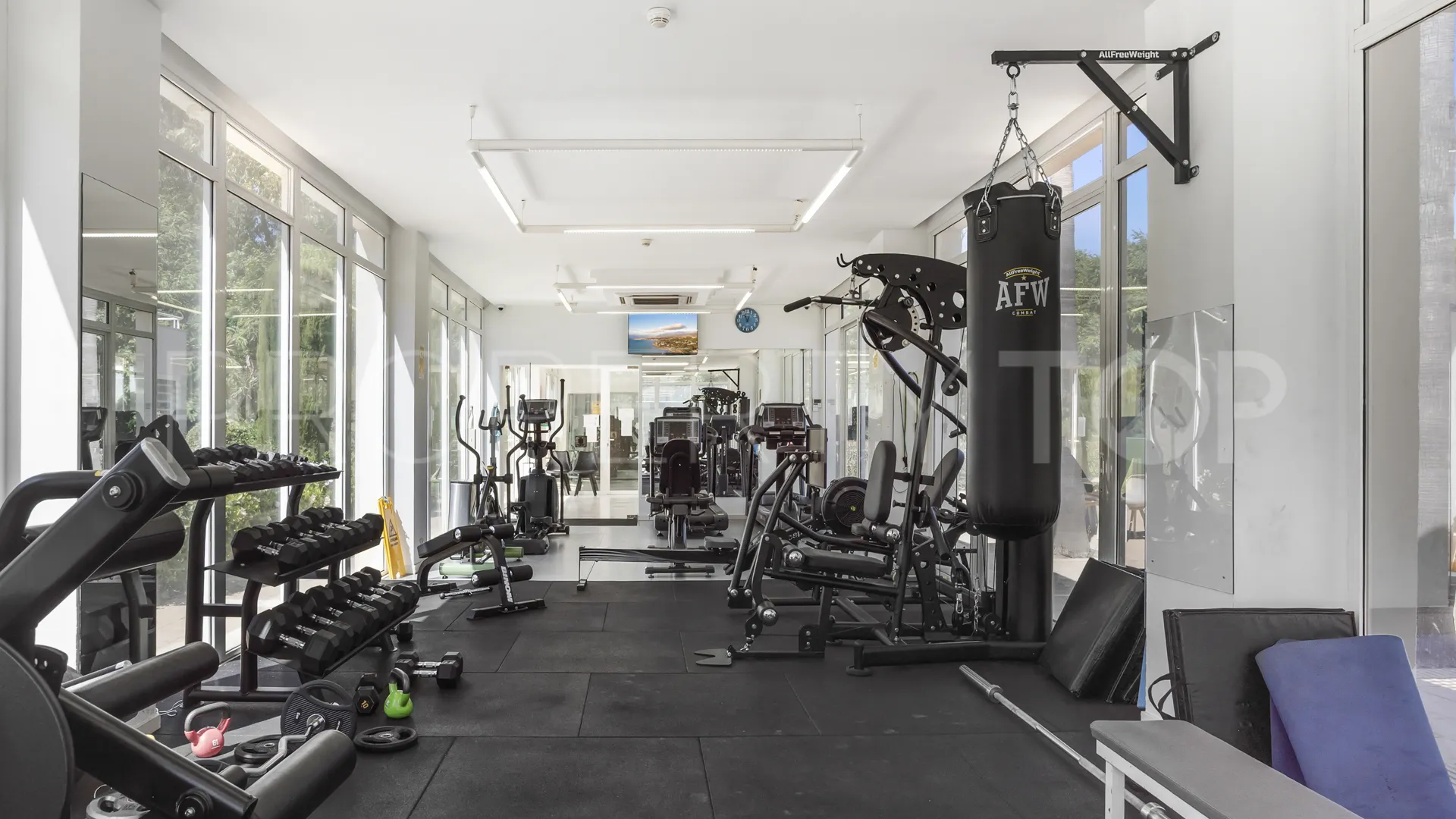 Se vende apartamento con 3 dormitorios en New Golden Mile
