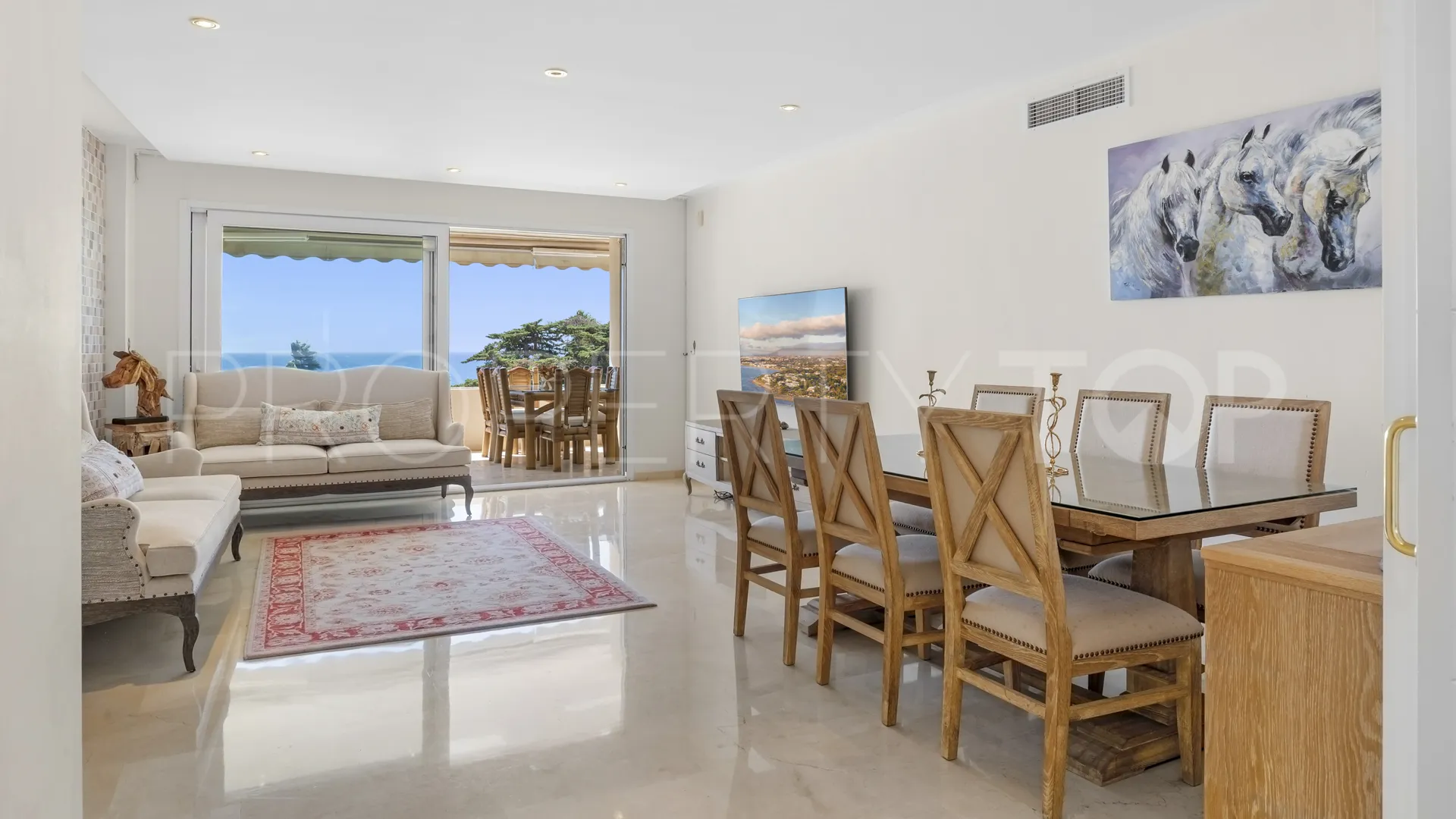 Se vende apartamento con 3 dormitorios en New Golden Mile