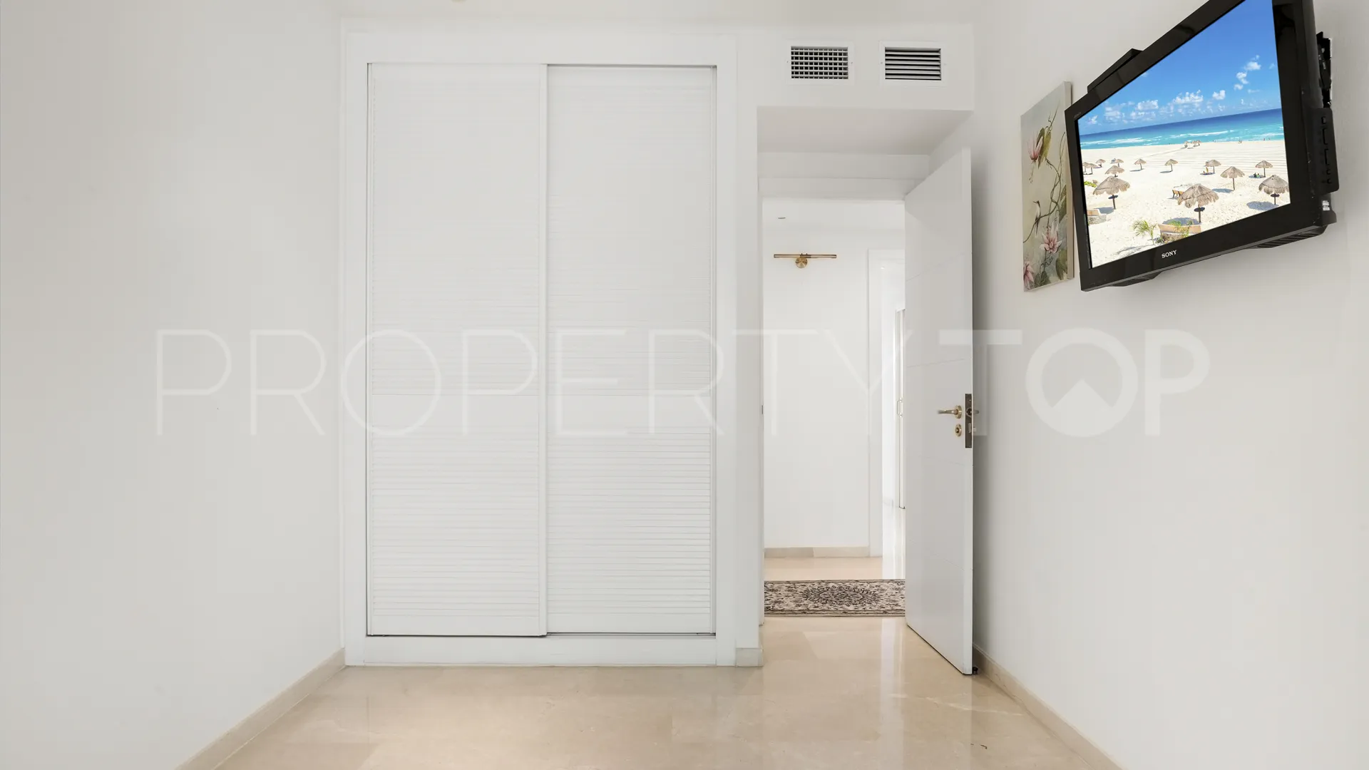 Se vende apartamento con 3 dormitorios en New Golden Mile
