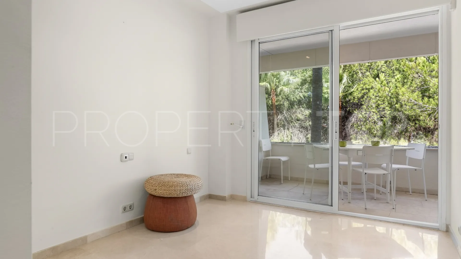 Se vende apartamento con 3 dormitorios en New Golden Mile