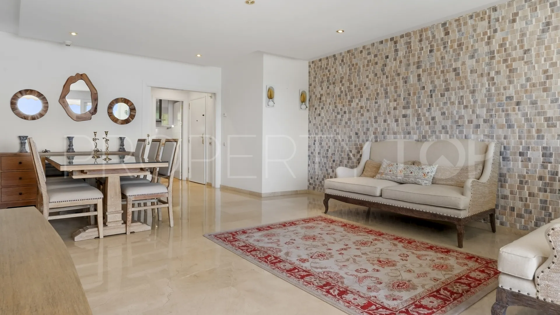 Se vende apartamento con 3 dormitorios en New Golden Mile