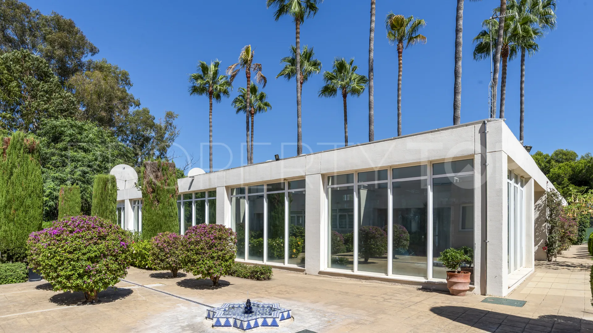 Se vende apartamento con 3 dormitorios en New Golden Mile