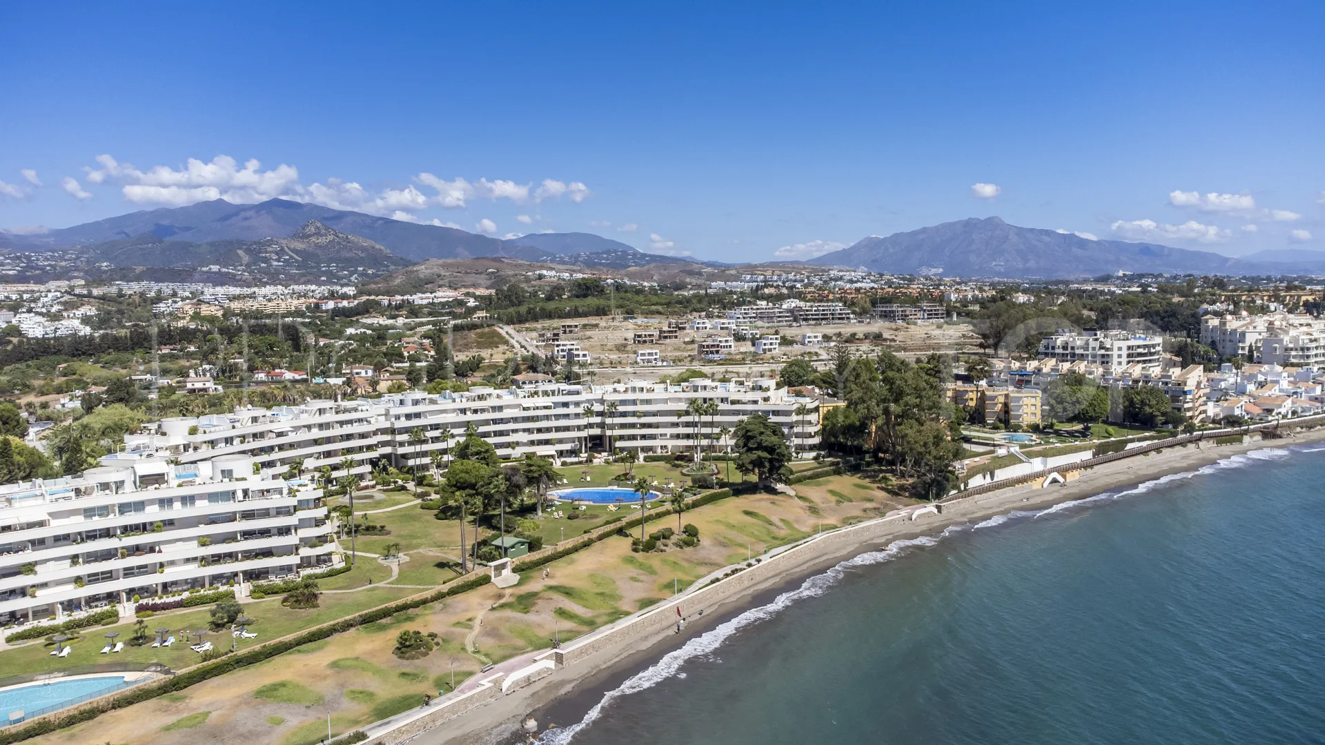 Se vende apartamento con 3 dormitorios en New Golden Mile
