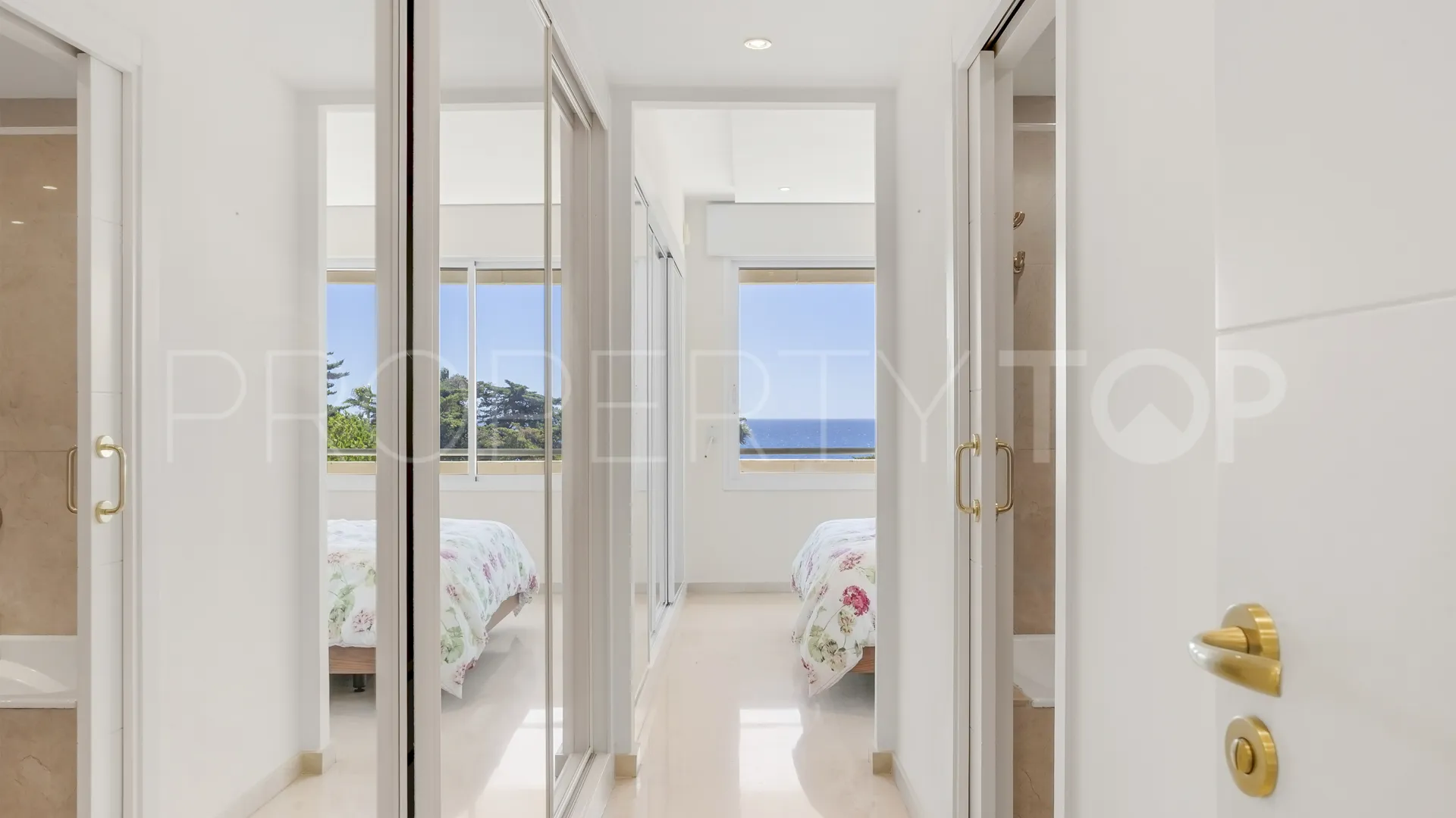 Se vende apartamento con 3 dormitorios en New Golden Mile