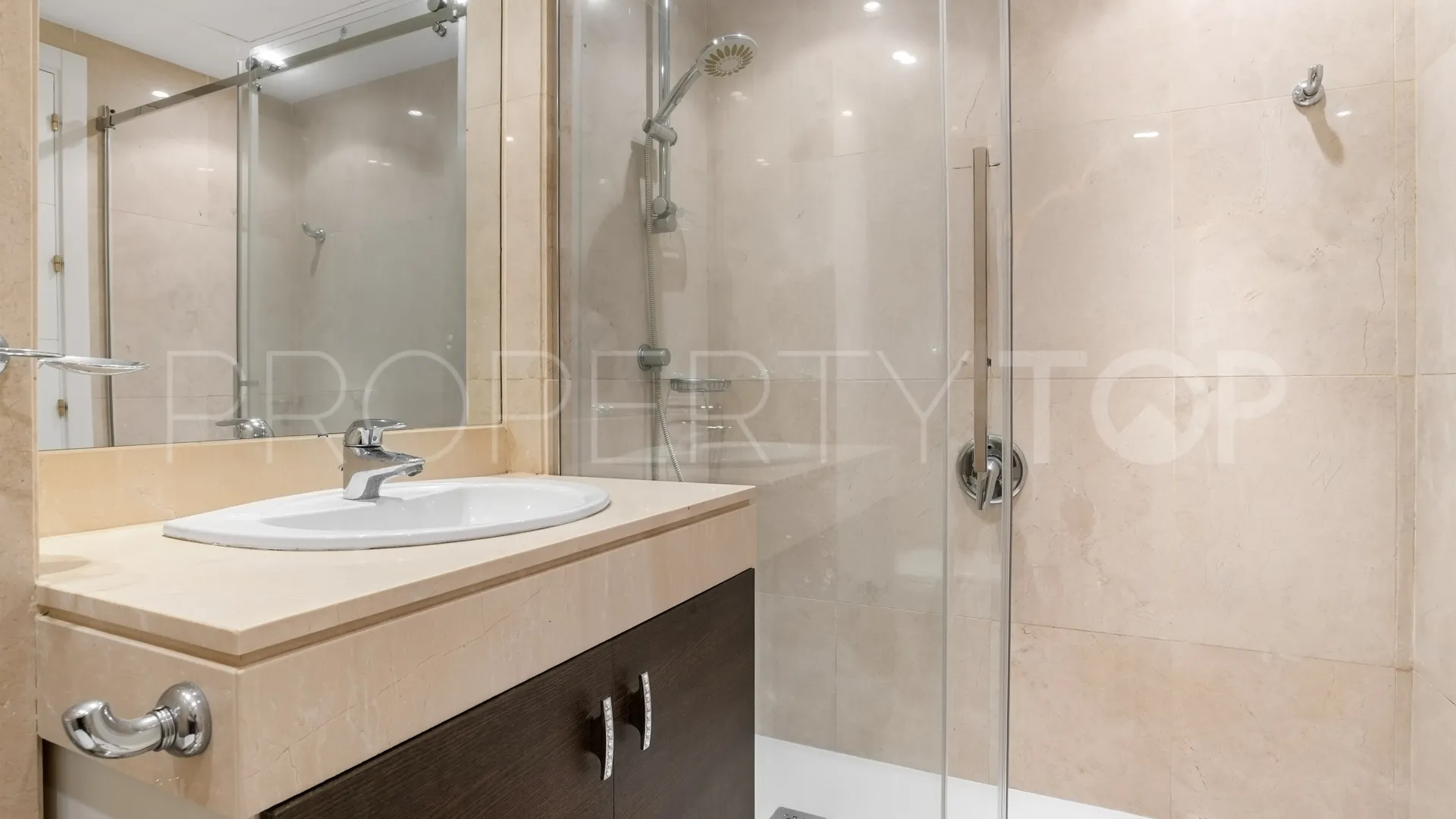 Se vende apartamento con 3 dormitorios en New Golden Mile