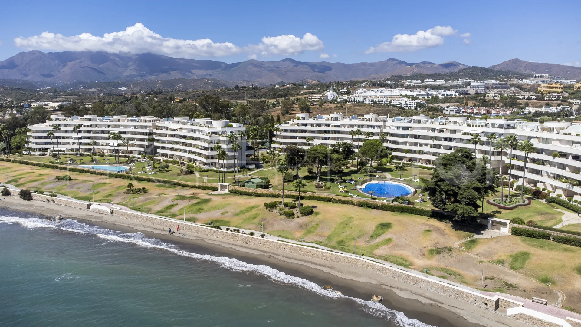 Se vende apartamento con 3 dormitorios en New Golden Mile
