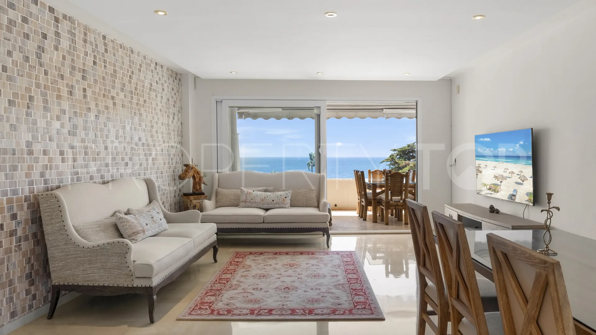 Se vende apartamento con 3 dormitorios en New Golden Mile