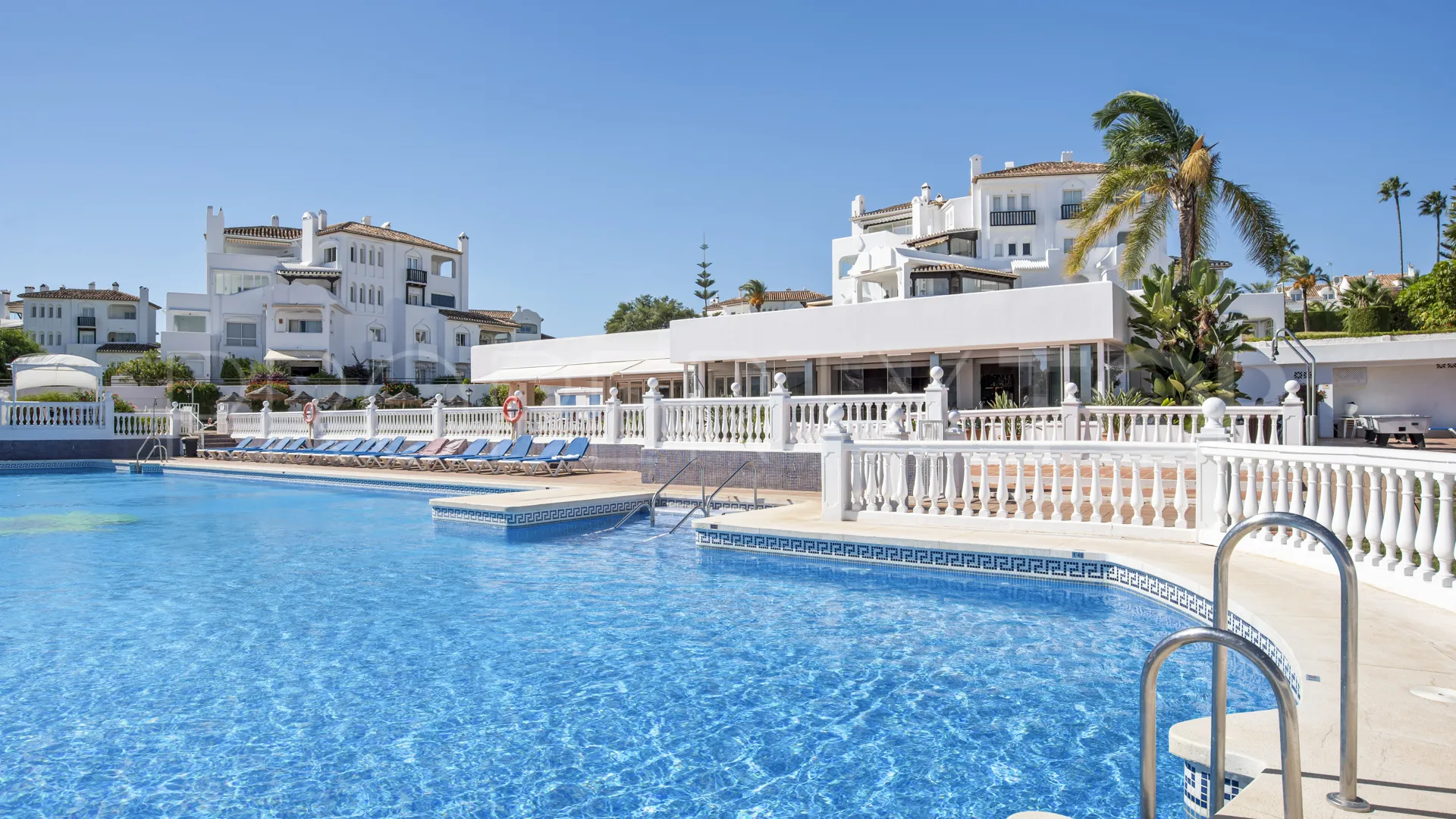 For sale apartment in Elviria with 3 bedrooms