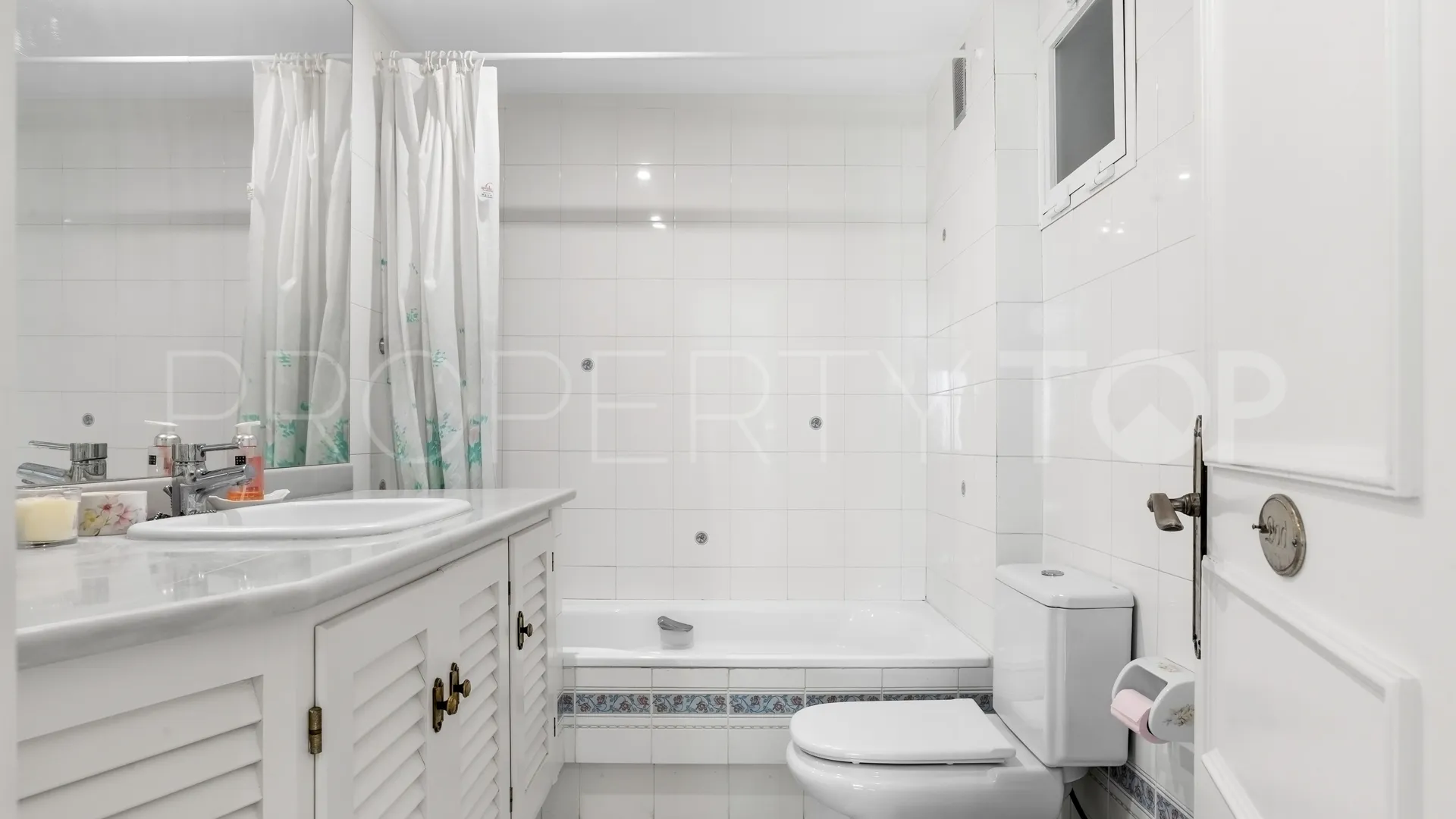 For sale apartment in Elviria with 3 bedrooms