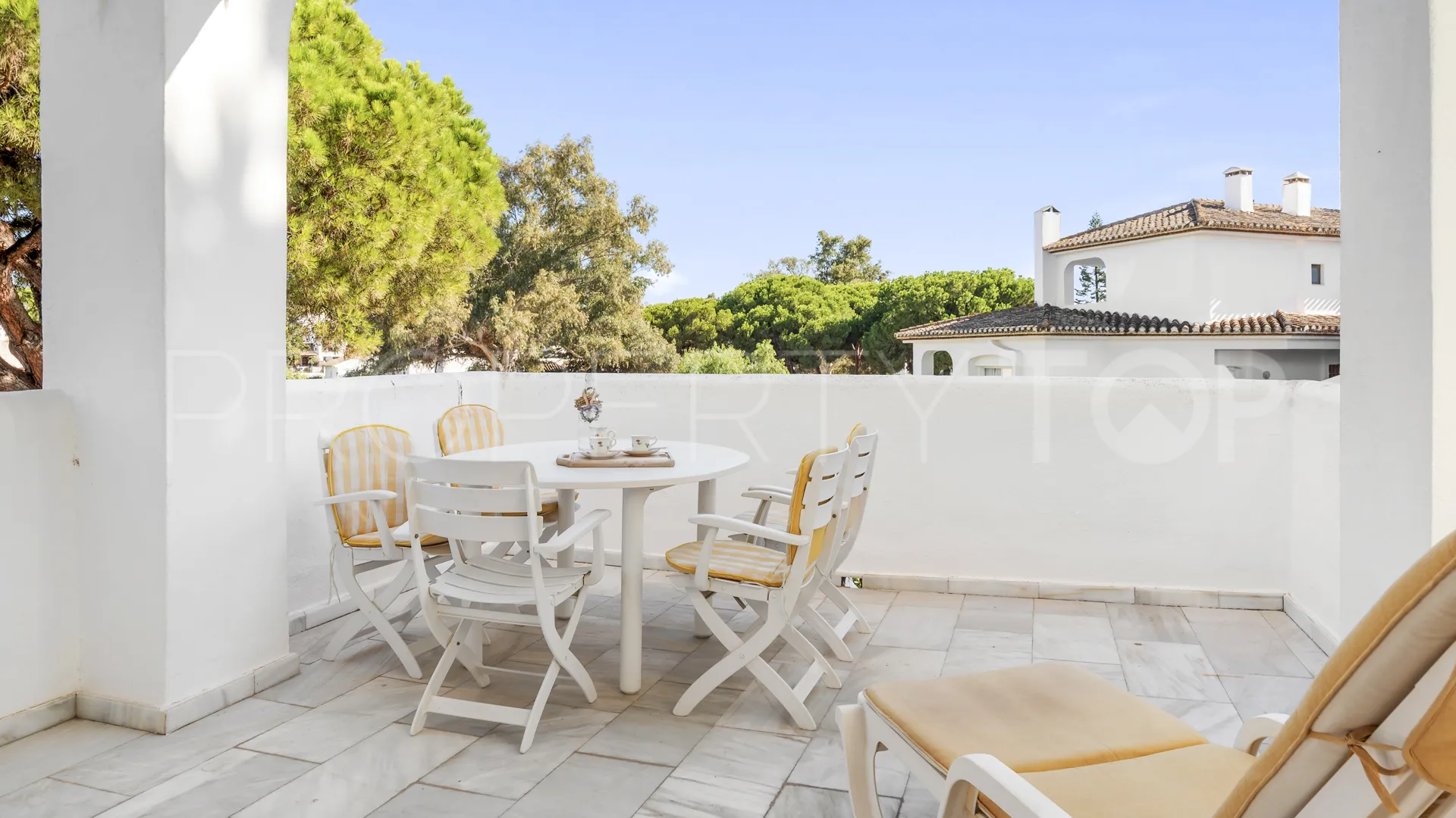For sale apartment in Elviria with 3 bedrooms