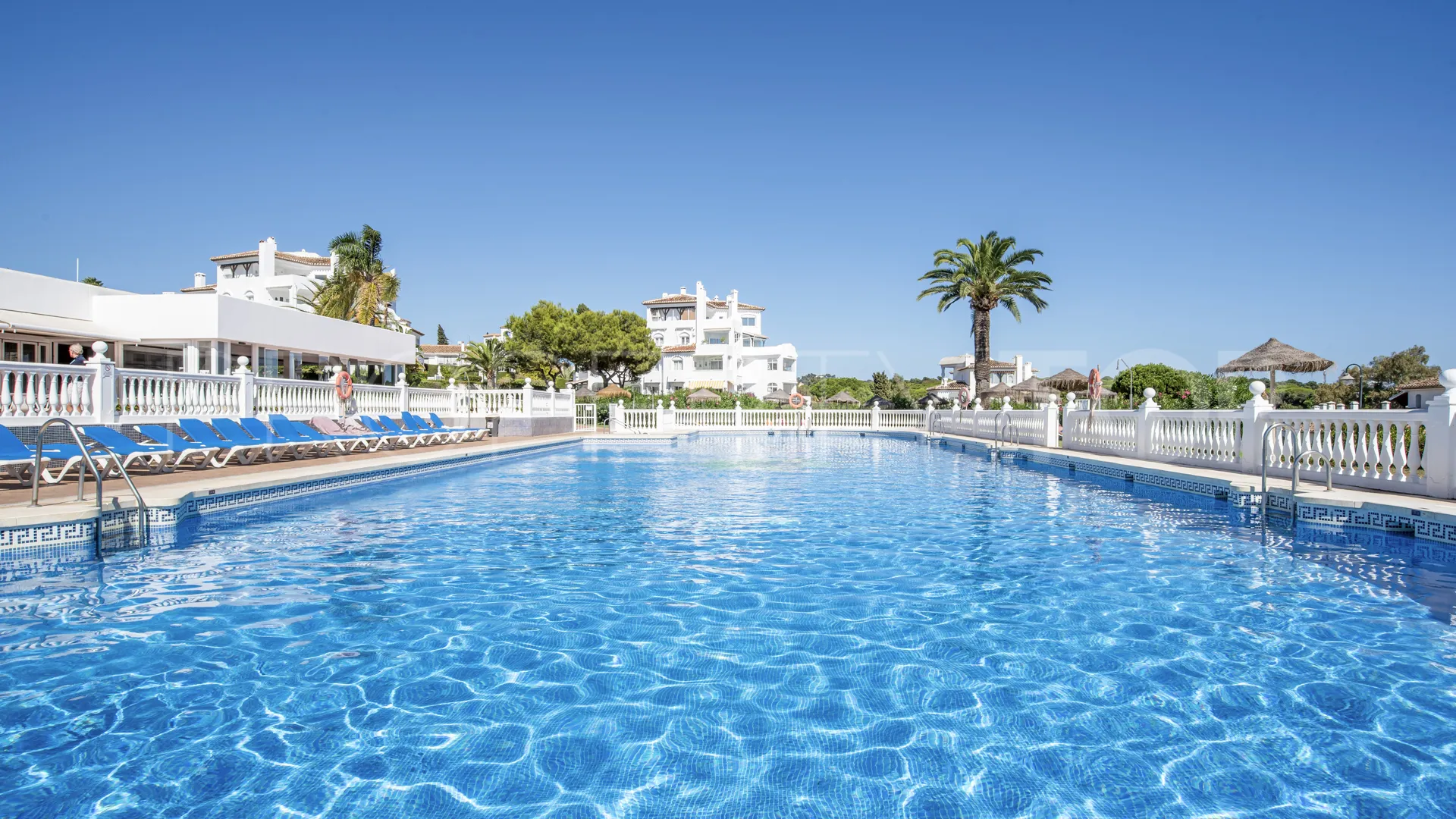 For sale apartment in Elviria with 3 bedrooms