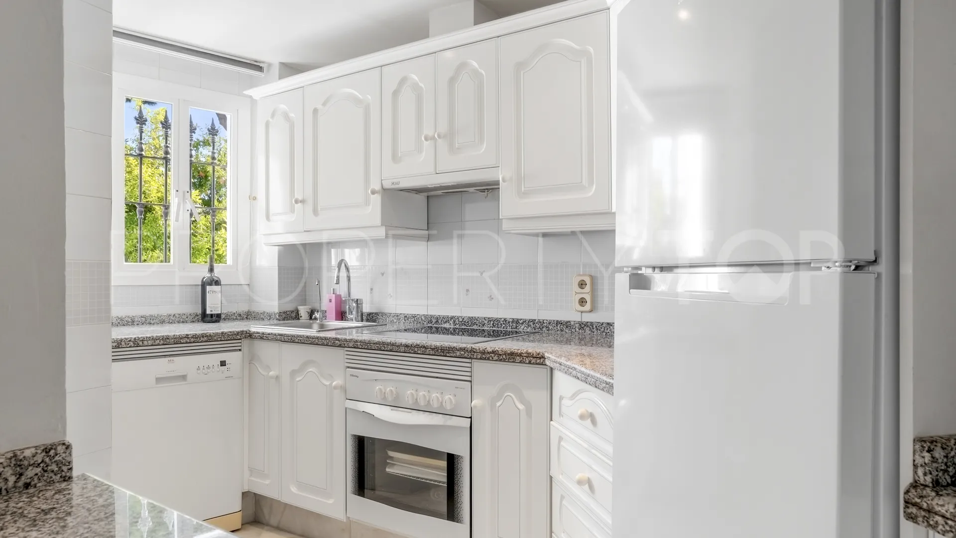 For sale apartment in Elviria with 3 bedrooms