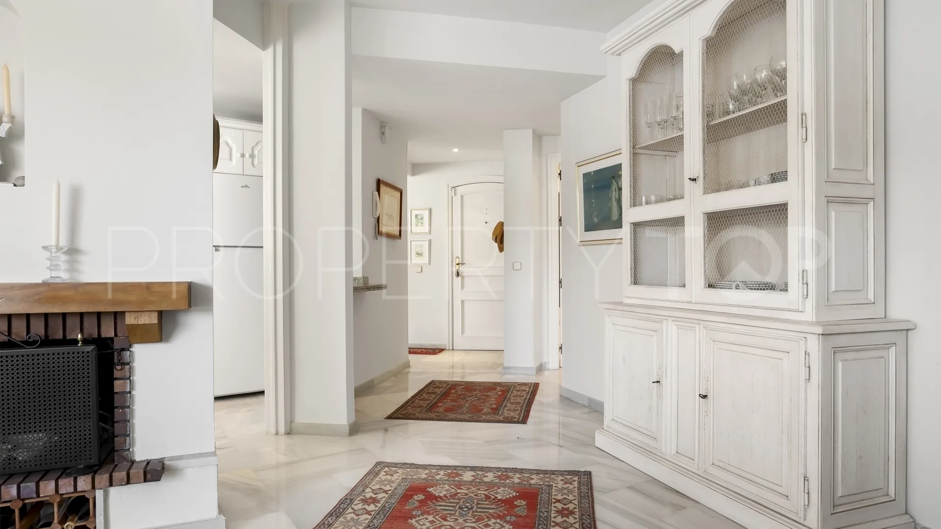 For sale apartment in Elviria with 3 bedrooms