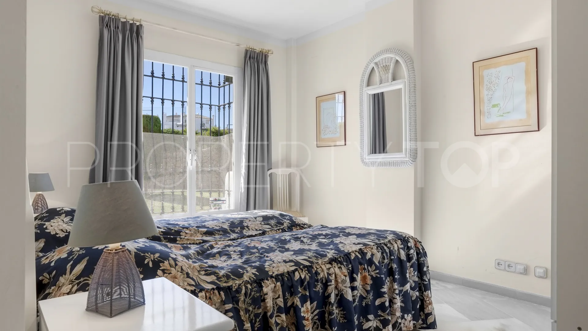 For sale apartment in Elviria with 3 bedrooms