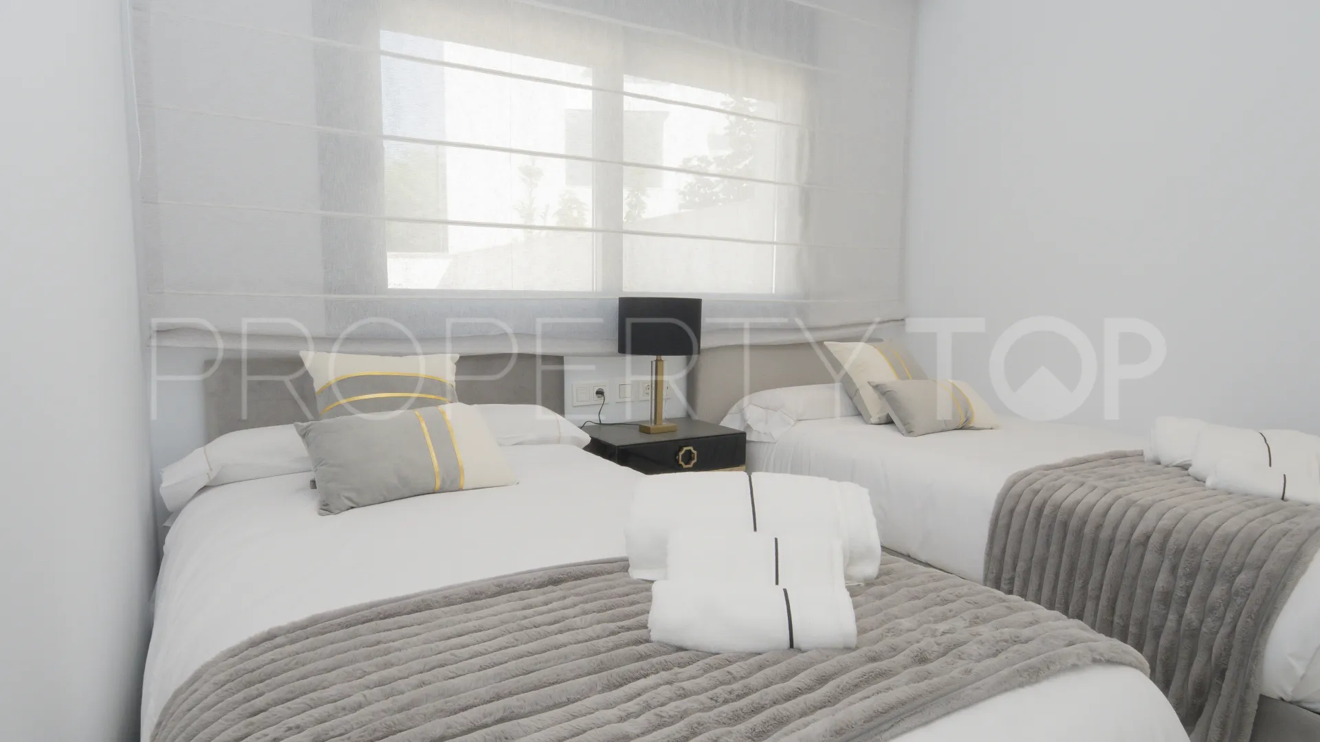 Adosado en venta con 4 dormitorios en Nueva Andalucia